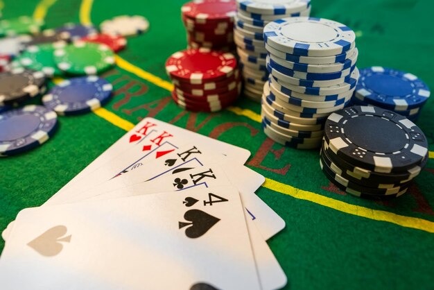 marlin77 platform showing football markets, live-dealer tables, and slot games